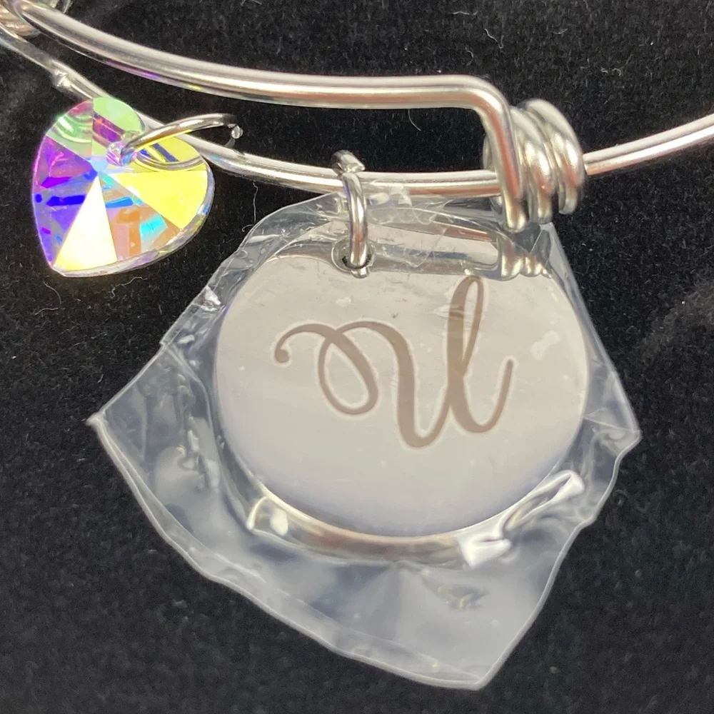 🆕 “U” Initial Adjustable Bracelet with Heart NWT 💜